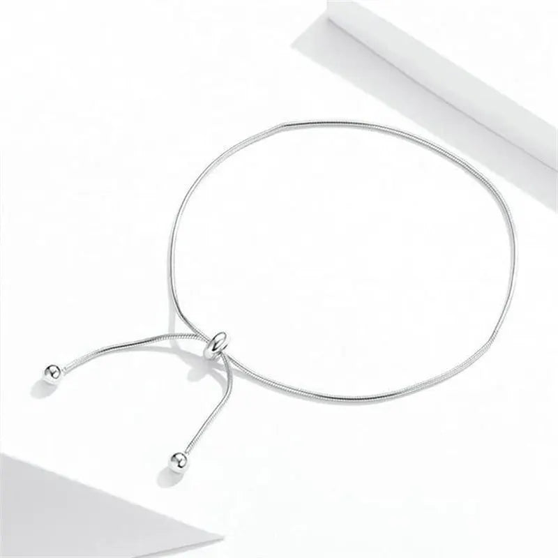 Stylish adjustable anklet, perfect for a chic, vintage beach look.