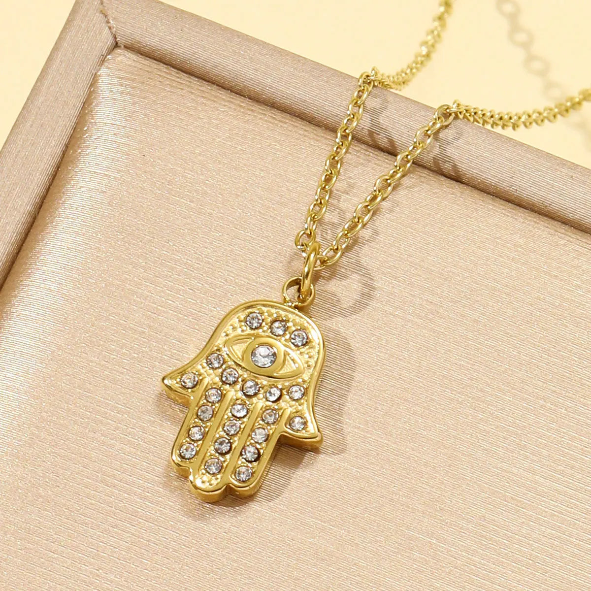 Waterproof Dainty Enamel Shell Necklace – Everyday Elegance!